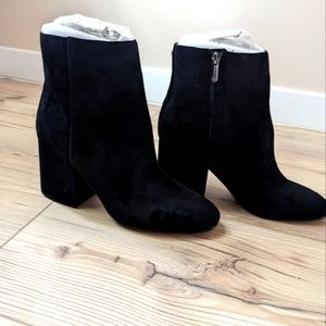 Un-used Jet Black Sam Edelman faux Suede ankle boot. Chunky heel. Classic